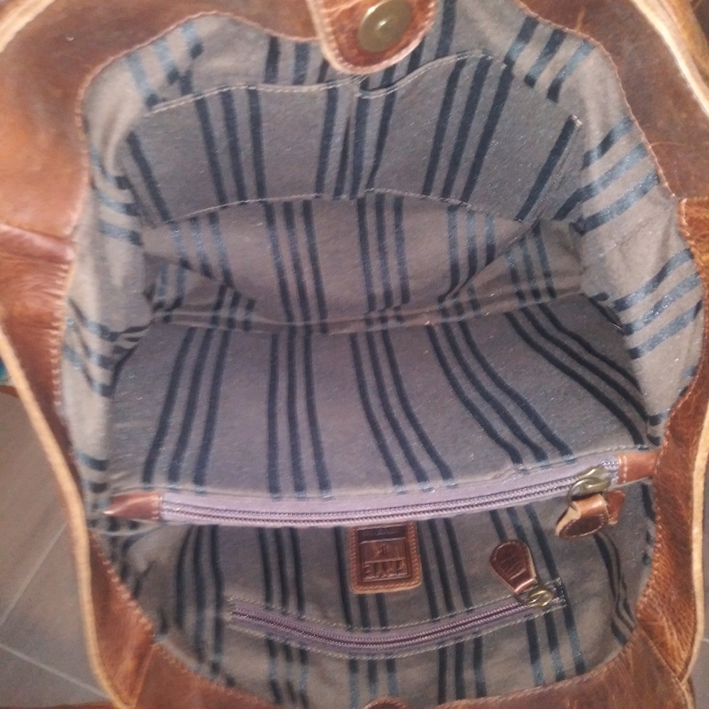 Frye Handbag 👜 only used twice - Picture 5 of 5